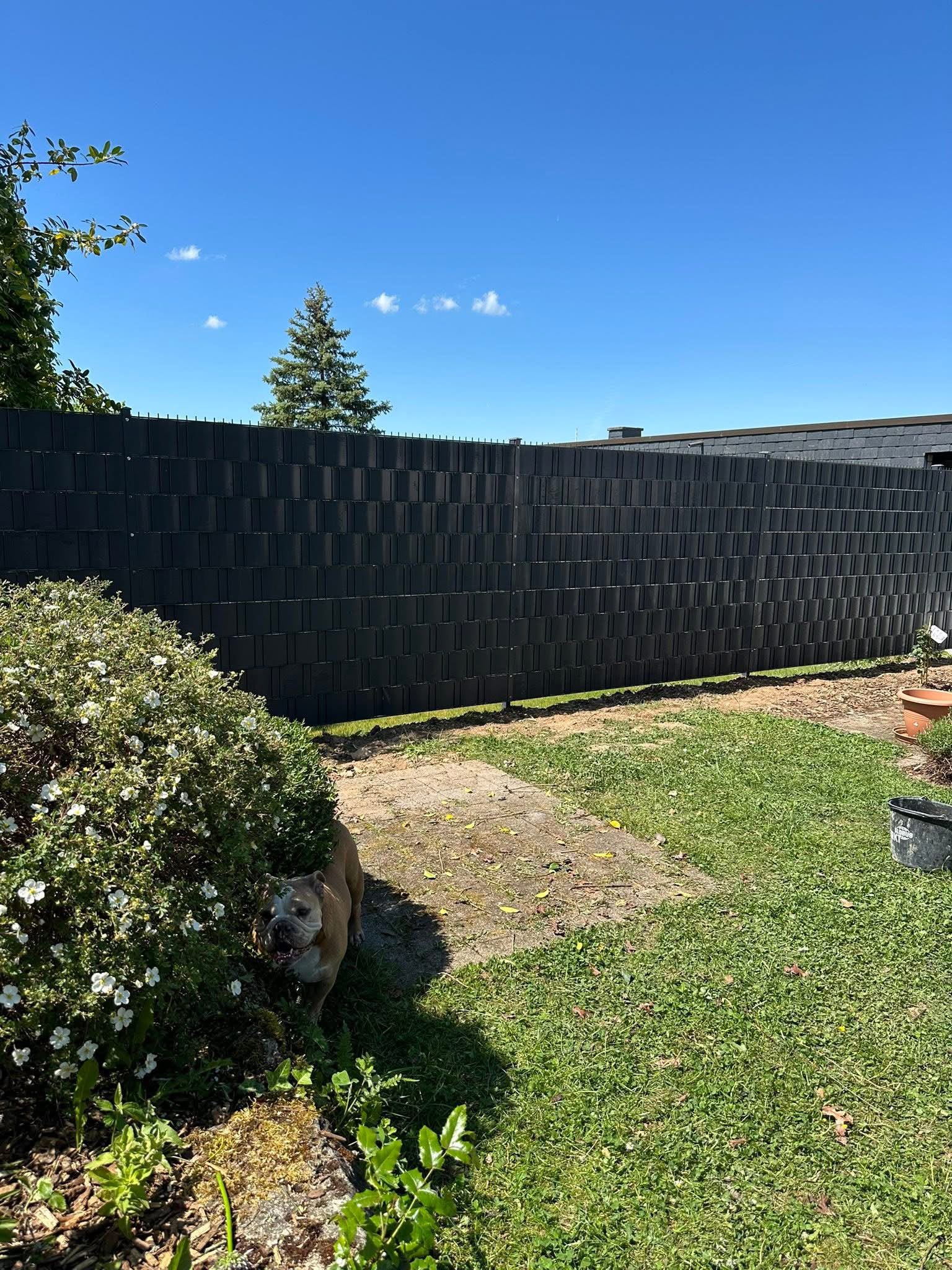 Zaunbau im Garten